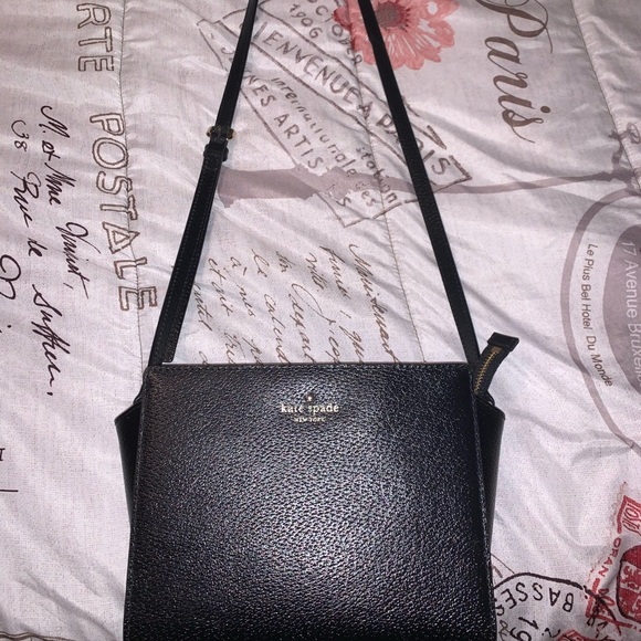 kate spade Handbags - Kate Spade Crossbody
